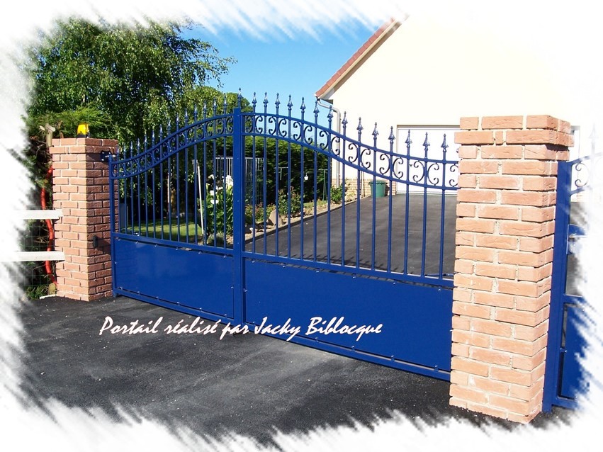 ferronnerie, portes portails, somme, doullens, auxi les chateau, abbeville, portail fer forgé, portail coulissant motorise, fabrication portail sur mesure, portail à deux vantaux, portail battant, portail industriel, portail avec portillon fabrication portail à deux vantaux sur mesure, motorisé doullens auxi le chateau