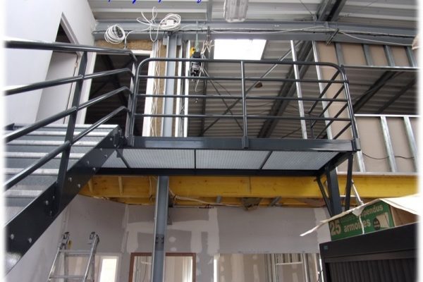escalier industriel avec palier